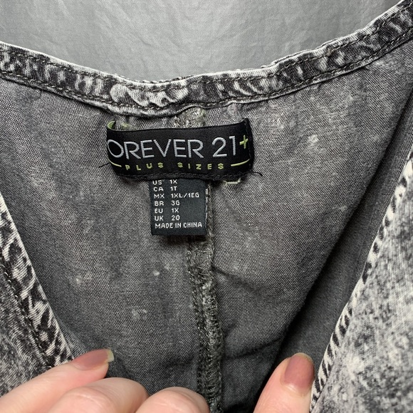 1x Plus Size Gray Acid Wash Romper Forever 21 + Plus - Picture 4 of 13